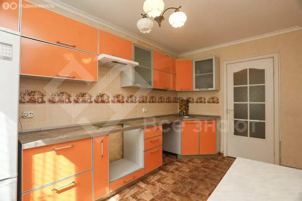 3-комнатная квартира: Челябинск, улица Мира, 27 (67 м) - Фото 1