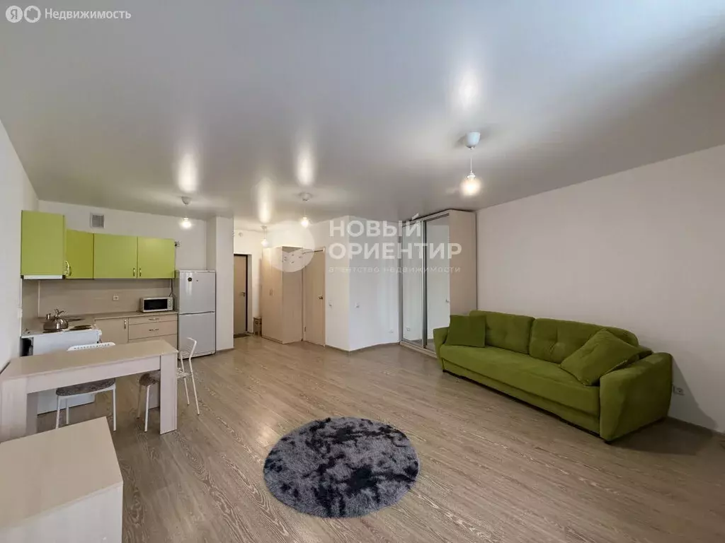 Квартира-студия: Екатеринбург, жилой район Уктус, микрорайон Светлый, ... - Фото 1