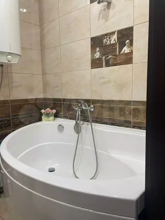1-к. квартира, 50 м, 1/3 эт. - Фото 0