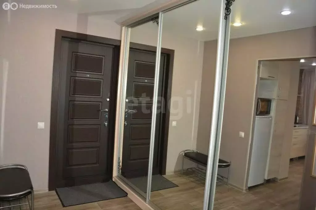 3-комнатная квартира: Абакан, улица Крылова, 71 (64 м) - Фото 0
