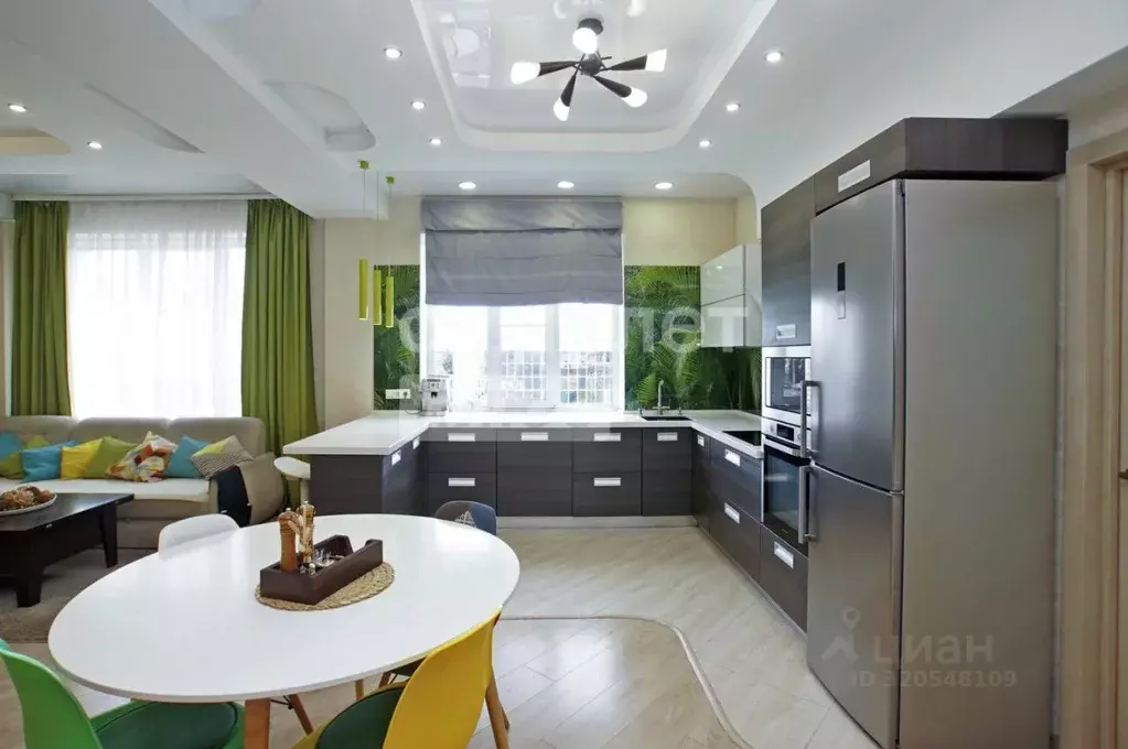 3-к кв. Омская область, Омск ул. 10 лет Октября, 70 (126.8 м) - Фото 1