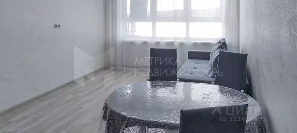 Студия Тюменская область, Тюмень ул. Василия Малкова, 10 (28.35 м) - Фото 1