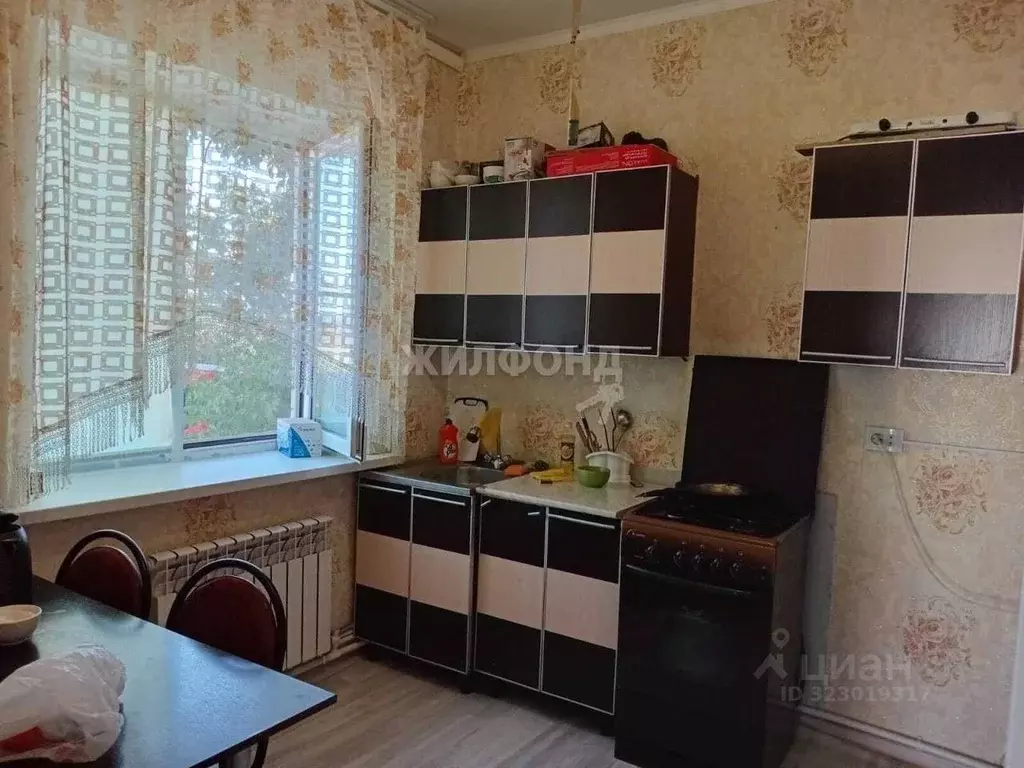 Дом в Астраханская область, пос. Володарский ул. Сиреневая, 1 (30 м) - Фото 1