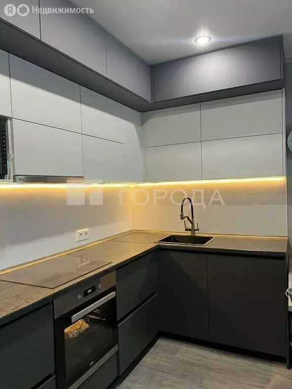 2-комнатная квартира: Барнаул, улица Смирнова, 1А (56 м) - Фото 0