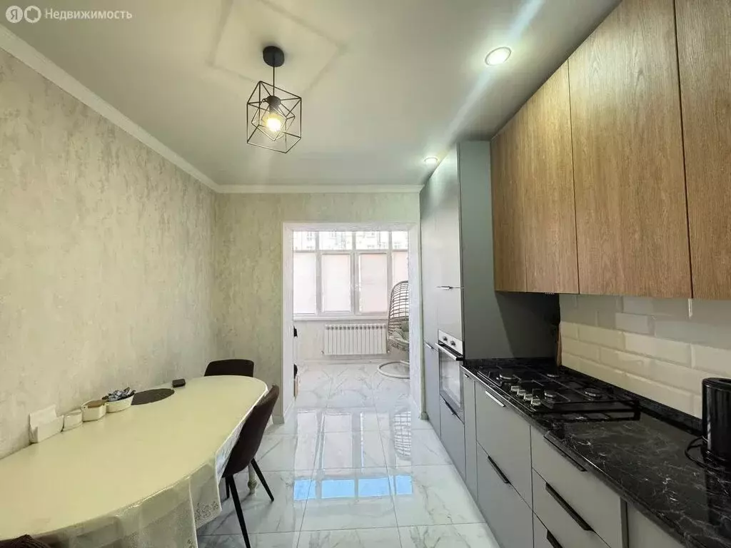 2-комнатная квартира: Владикавказ, улица Шамиля Джикаева, 4А (70 м) - Фото 0