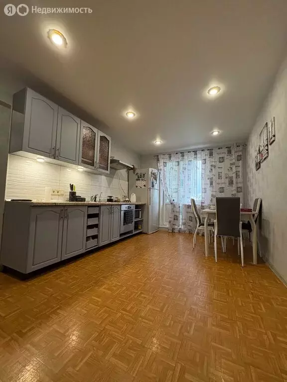 3-комнатная квартира: Тольятти, улица Автостроителей, 3 (72 м) - Фото 1