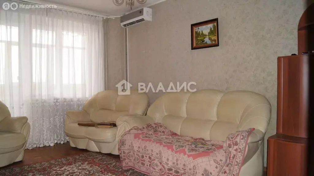 3-комнатная квартира: Белгород, улица 5 Августа, 17 (74 м) - Фото 0