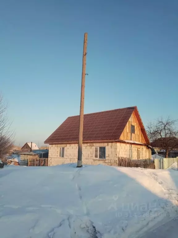 Дом в Алтайский край, Первомайский район, с. Бобровка Советская ул. ... - Фото 1