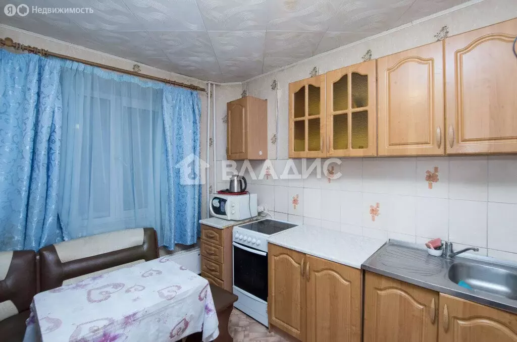 3-комнатная квартира: Тобольск, 7-й микрорайон, 35 (65 м) - Фото 1