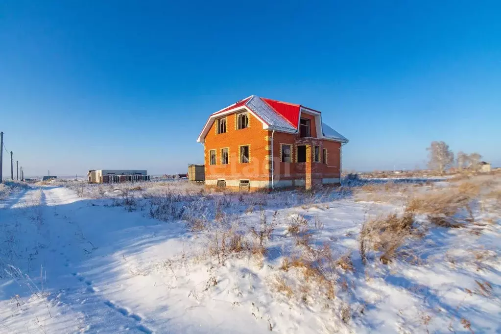 Дом в Омская область, Омский район, Надеждинское с/пос, д. ... - Фото 0