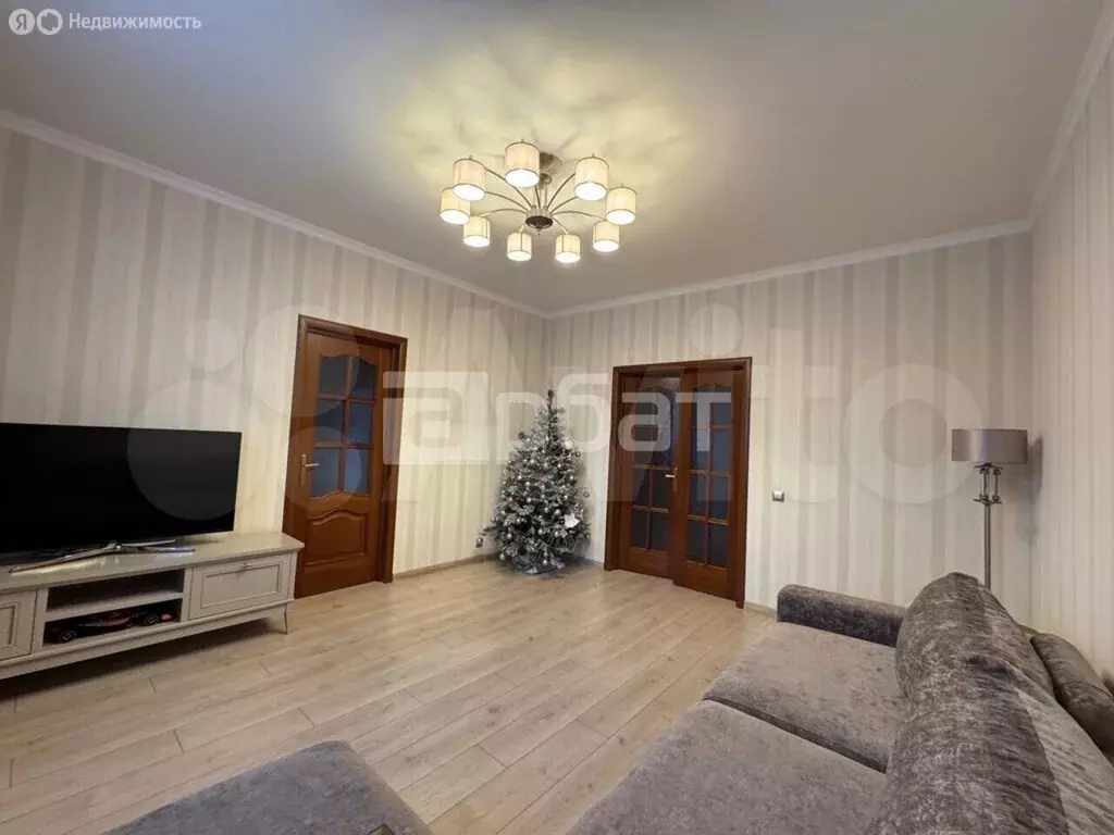3-к. квартира, 83 м, 3/3 эт. - Фото 0