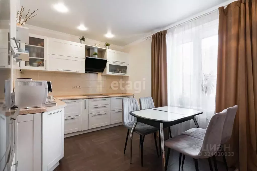 2-к кв. Тюменская область, Тюмень ул. Газовиков, 71 (57.0 м) - Фото 1