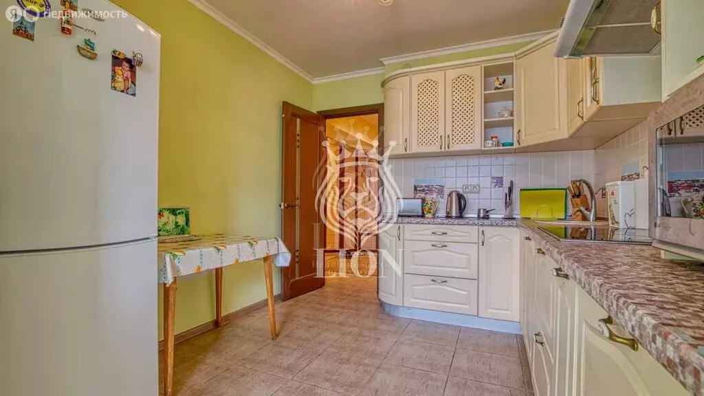 2-комнатная квартира: Алушта, улица 60 лет СССР, 18 (76.5 м) - Фото 2