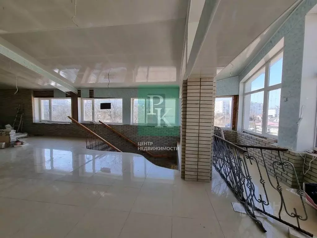 Торговая площадь в Севастополь ул. Лобанова, 20 (95 м) - Фото 1