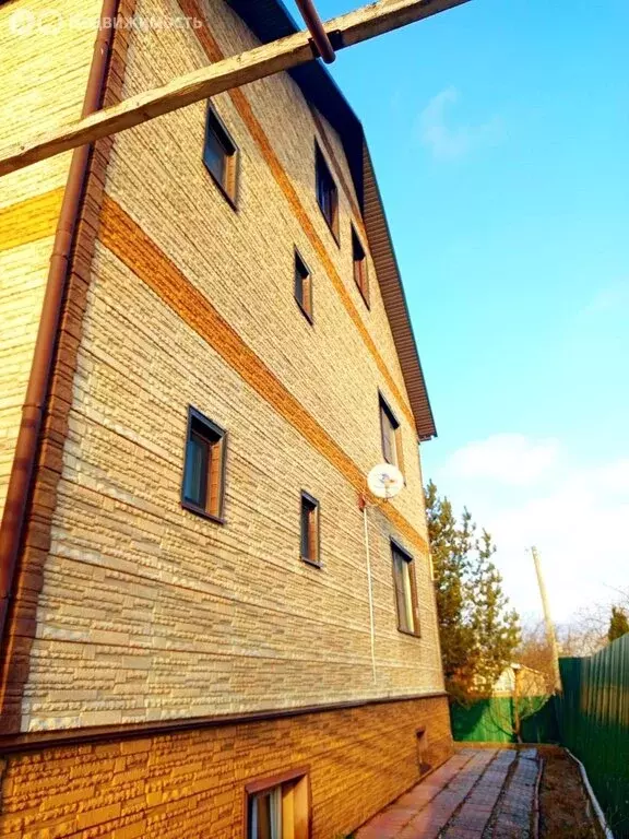 Дом в посёлок Зубово, Первомайская улица, 10 (300 м) - Фото 1