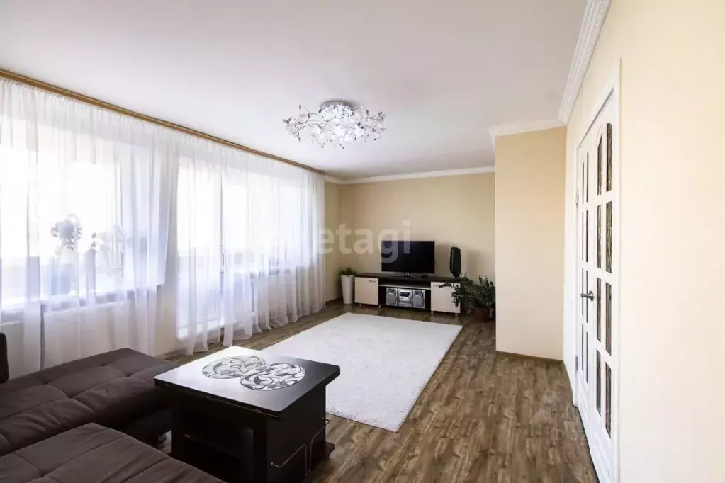 2-к кв. Тюменская область, Тюмень ул. Елизарова, 8 (91.8 м) - Фото 1