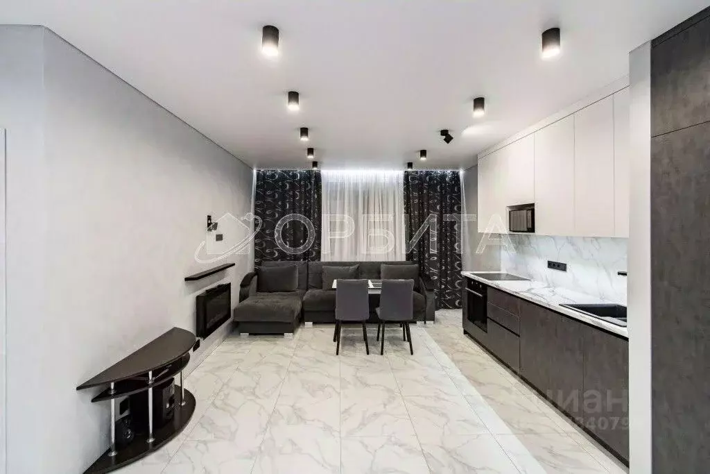 2-к кв. Тюменская область, Тюмень ул. Республики, 204к10 (70.0 м) - Фото 2