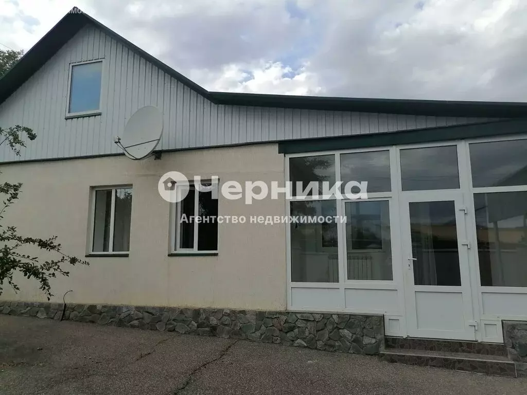 Дом в Юца, улица Нижне-Ессентукская (140 м) - Фото 0