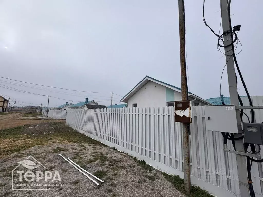 Участок в Крым, Сакский район, с. Уютное ул. Садовая (6.0 сот.) - Фото 1