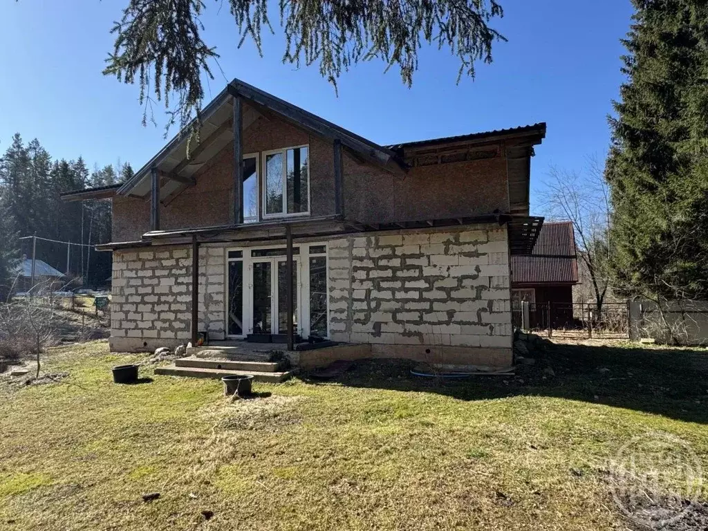 Дом в Ленинградская область, Лужский район, Толмачевское городское ... - Фото 1