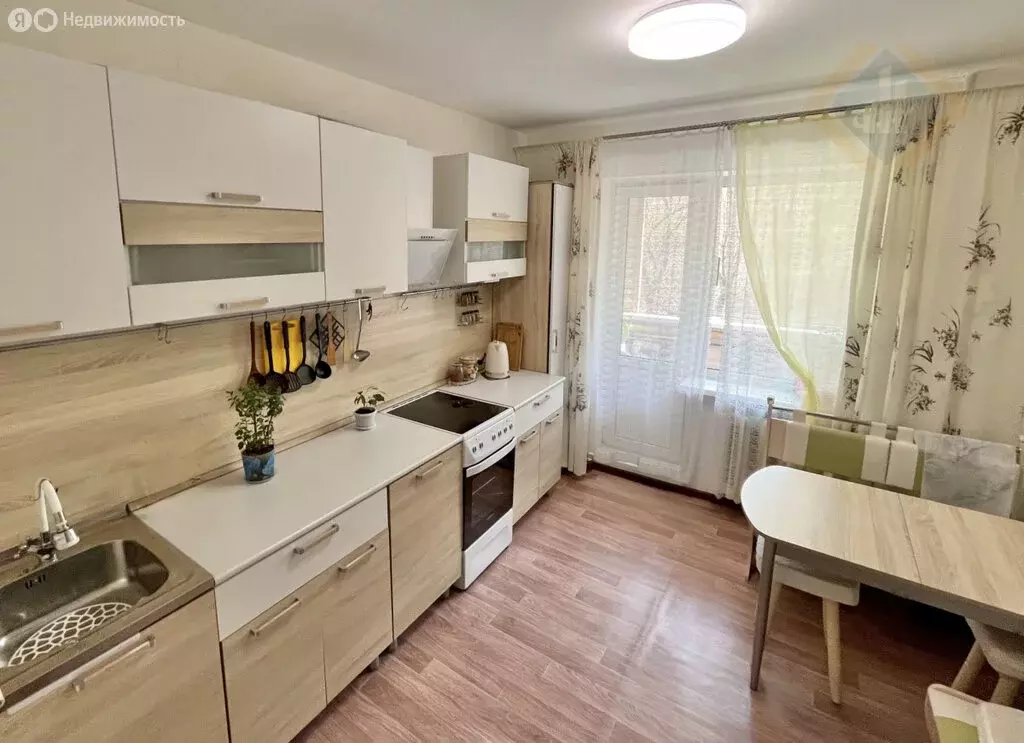 3-комнатная квартира: Партизанск, Гоголевская улица, 53 (62.5 м) - Фото 1