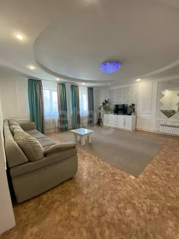 Дом в Тюменская область, Тобольск пер. Лесной, 22 (210 м) - Фото 1