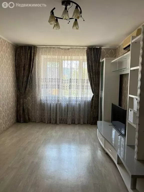3-комнатная квартира: Евпатория, улица Некрасова, 63 (62.8 м) - Фото 0