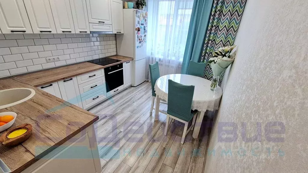 2-к кв. Омская область, Омск ул. 11-я Линия, 183 (58.0 м) - Фото 0