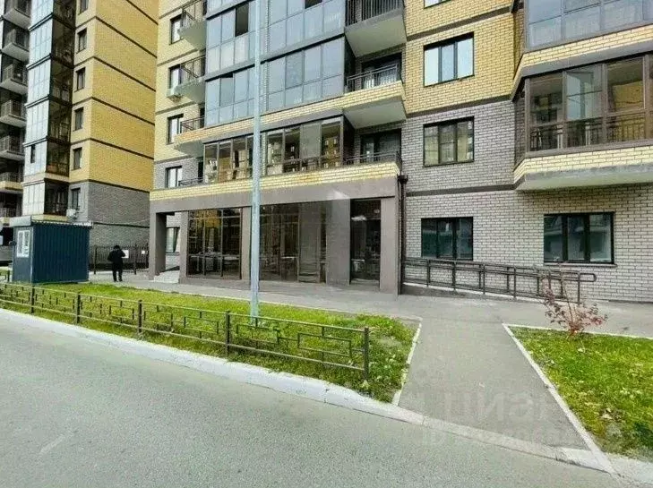 Офис в Татарстан, Казань ул. Рауиса Гареева, 102к1 (250 м) - Фото 1