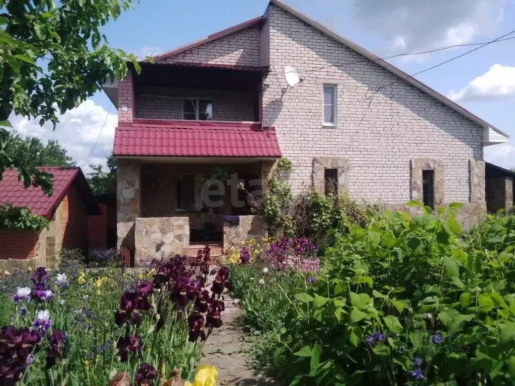 Дом в Калужская область, Жуковский район, Высокиничи с/пос, с. ... - Фото 1