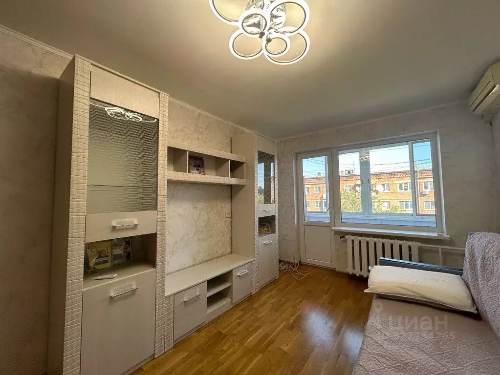 2-к кв. Волгоградская область, Волгоград ул. Хользунова, 27А (43.7 м) - Фото 0