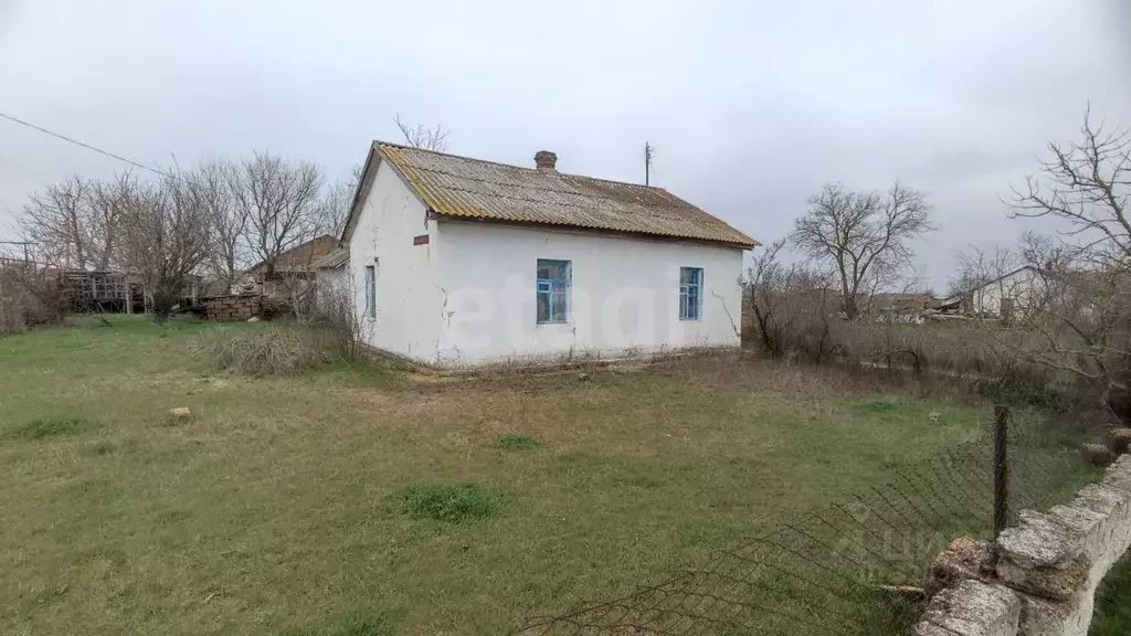 Дом в Крым, Сакский район, Митяевское с/пос, с. Листовое ул. Гагарина ... - Фото 1