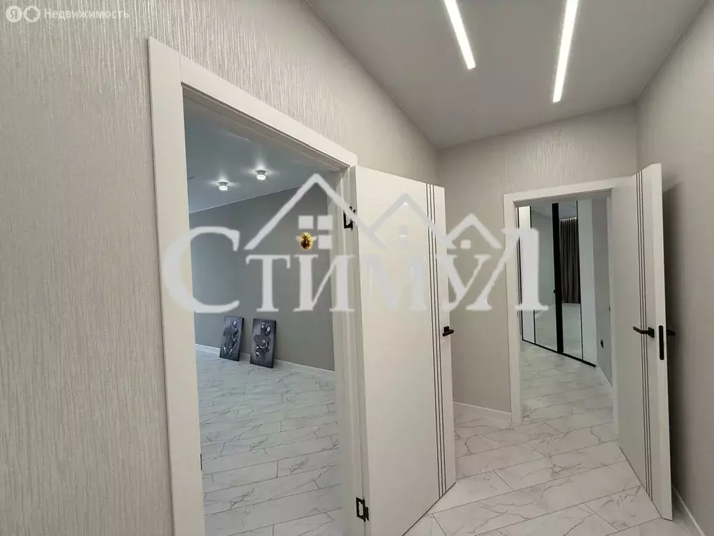 2-комнатная квартира: Абакан, улица Генерала Тихонова, 8 (70 м) - Фото 0