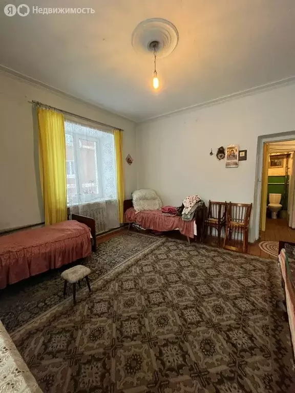 2-комнатная квартира: Дегтярск, улица Комарова, 10 (60 м) - Фото 1