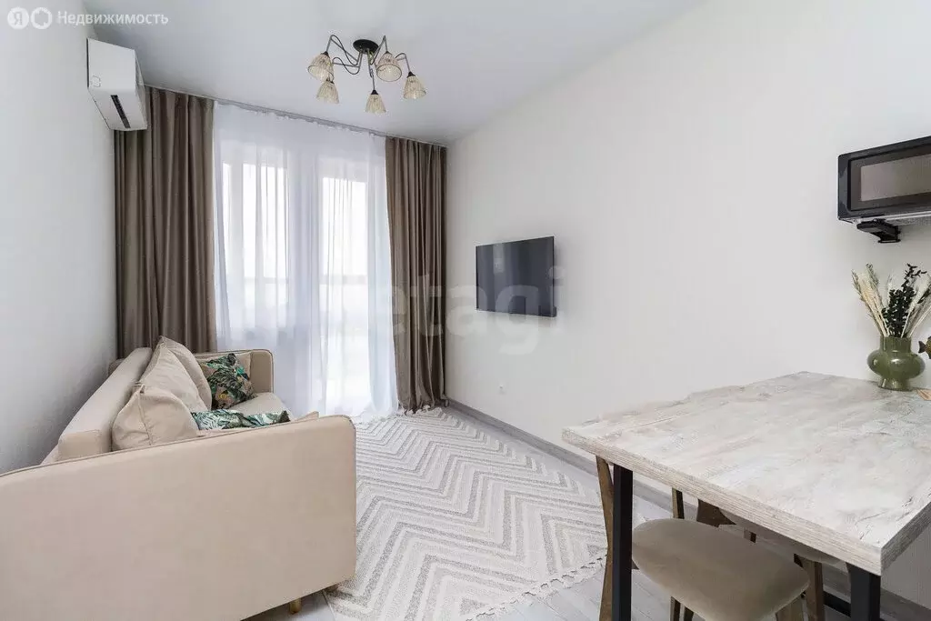 3-комнатная квартира: Тюмень, улица Александра Звягина, 4 (53 м) - Фото 1