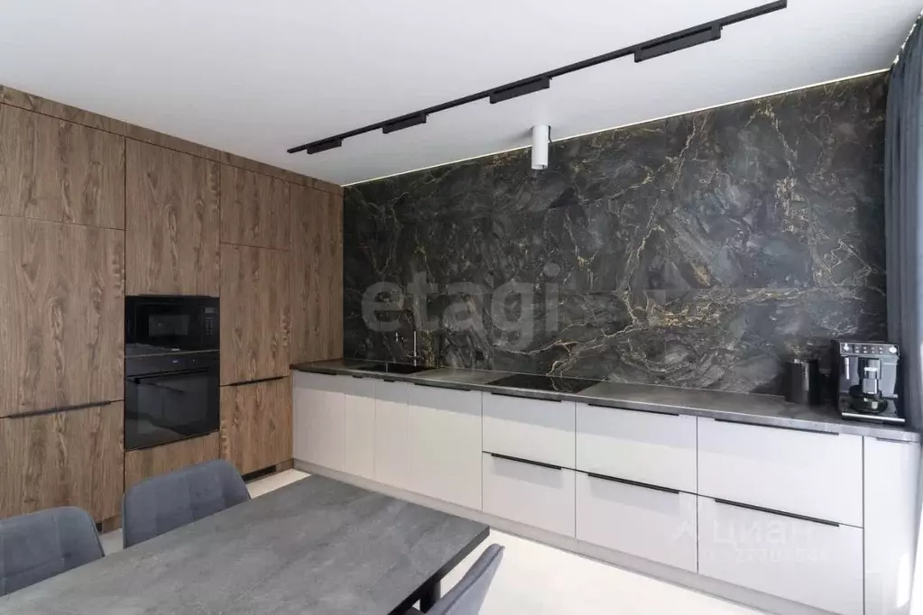 3-к кв. Тюменская область, Тюмень ул. Михаила Сперанского, 45 (96.4 м) - Фото 1