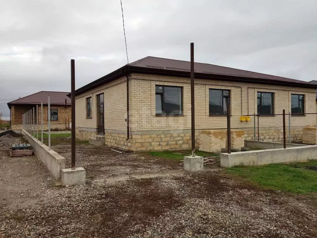 Дом в Ставропольский край, Михайловск Шпаковский район, ул. Сергея ... - Фото 0