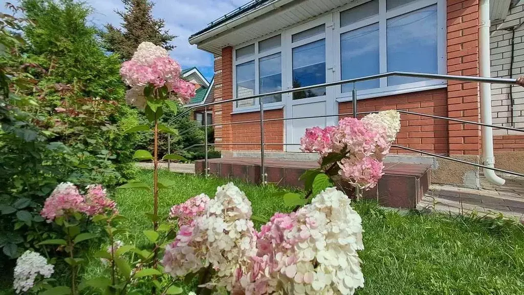 Дом в Самарская область, Кинель городской округ, Усть-Кинельский пгт ... - Фото 0