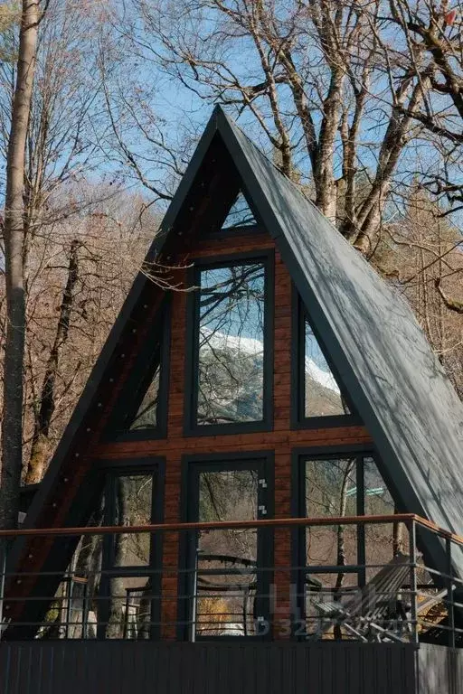 Дом в Карачаево-Черкесия, Зеленчукский район, с. Архыз ул. Лесная, 1С ... - Фото 1