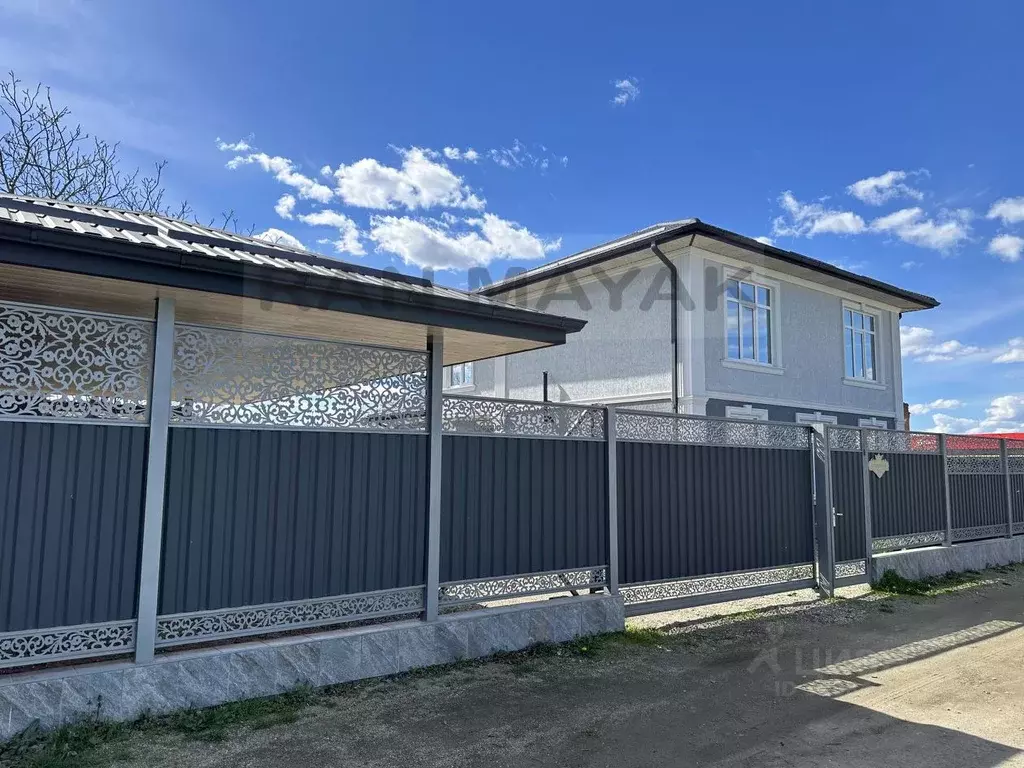 Дом в Адыгея, Майкоп городской округ, Ханская ст-ца ул. Кузнечная, 31 ... - Фото 0