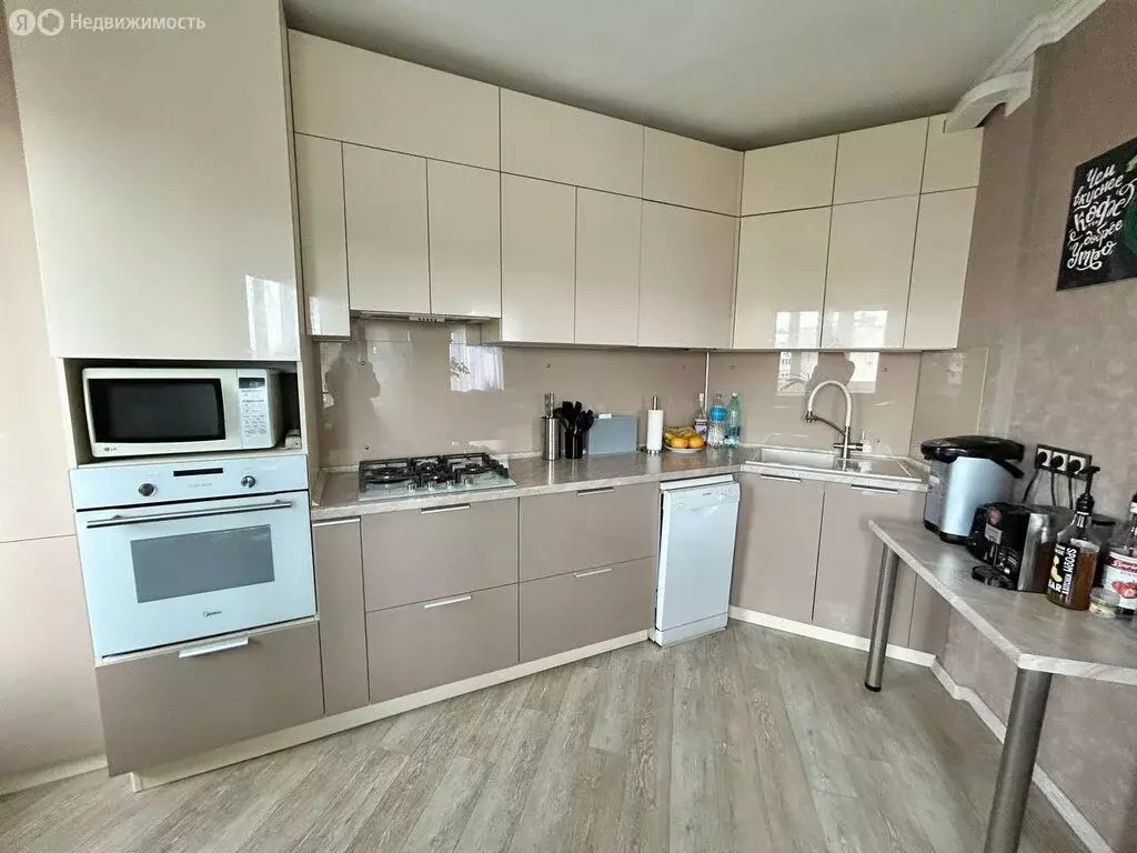 4-комнатная квартира: Симферополь, улица Бела Куна, 21 (96.6 м) - Фото 0