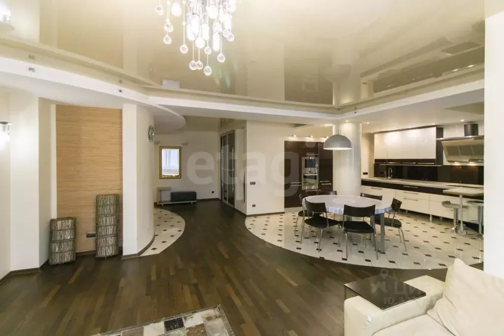 3-к кв. Тюменская область, Тюмень ул. 8 Марта, 2 (170.0 м) - Фото 1