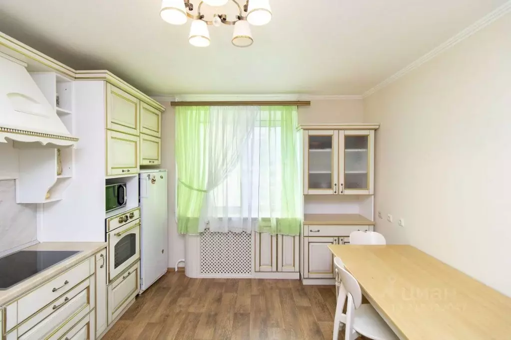 3-к кв. Тюменская область, Тюмень ул. 50 лет Октября, 30 (86.2 м) - Фото 0