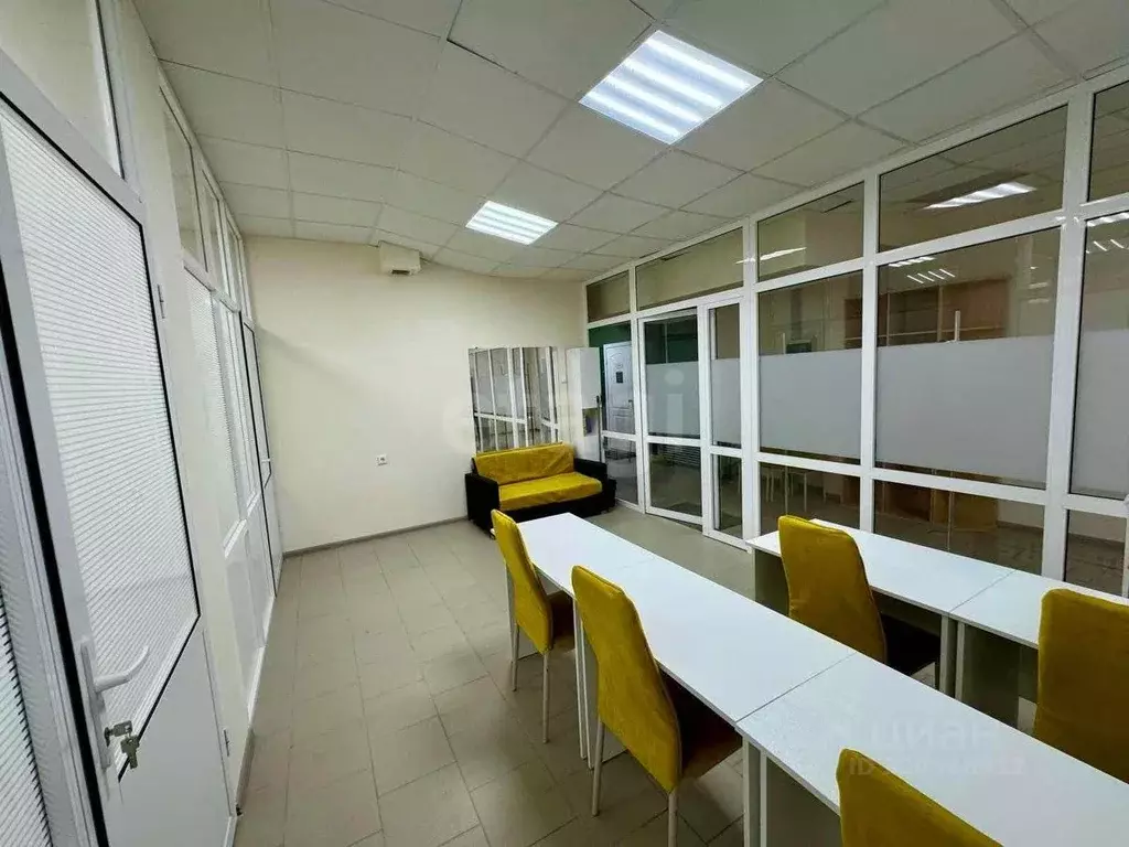 Офис в Саха (Якутия), Якутск 203-й мкр, 26 (50 м) - Фото 1