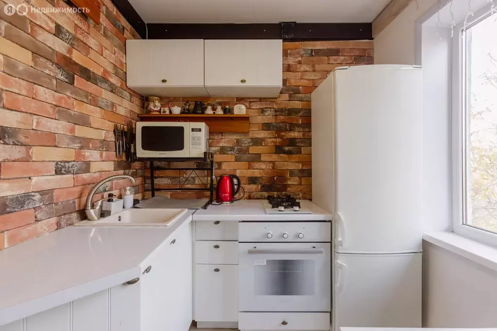 3-комнатная квартира: Астрахань, Бертюльская улица, 4 (50.6 м) - Фото 1