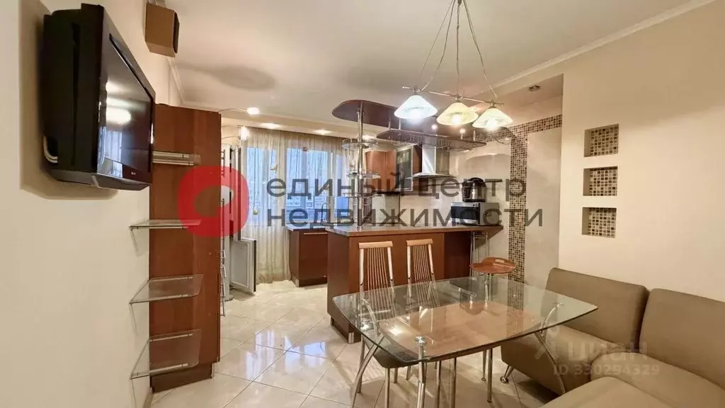 3-к кв. Тюменская область, Тюмень ул. Мельникайте, 125 (96.3 м) - Фото 1
