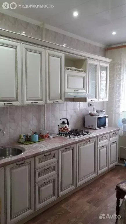 3-комнатная квартира: Астрахань, улица Баумана, 11к3 (75 м) - Фото 1