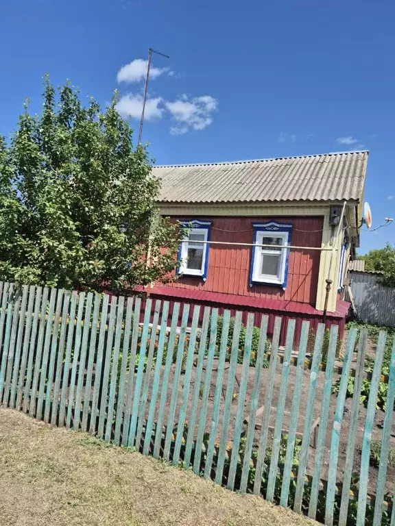 Дом в Саратовская область, Петровский район, Пригородное муниципальное ... - Фото 0