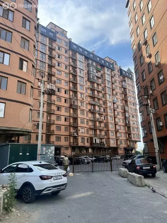 2-комнатная квартира: Махачкала, улица Даниялова, 120А (108 м) - Фото 0