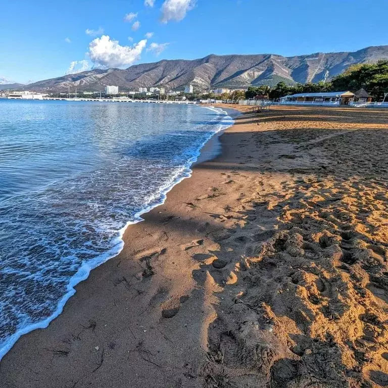 2-к кв. Краснодарский край, Геленджик Крымская ул., 22к4 (50.0 м) - Фото 0